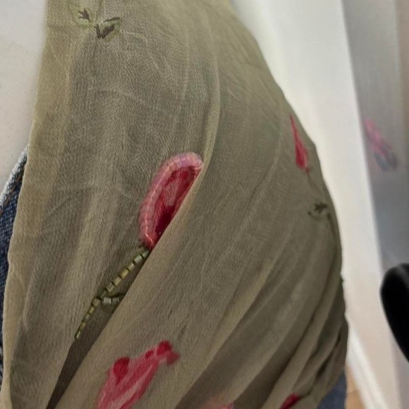 pink sequin rose scarf - Picture 5 of 5